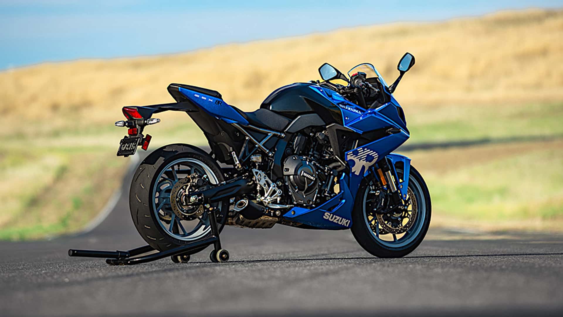 The GSX8R model of the 2024 Suzuki adds a sporty touch to the GSX8S